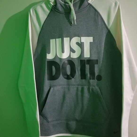 Nike Women's Therma-Fit Hoodie - Picture 2 of 7